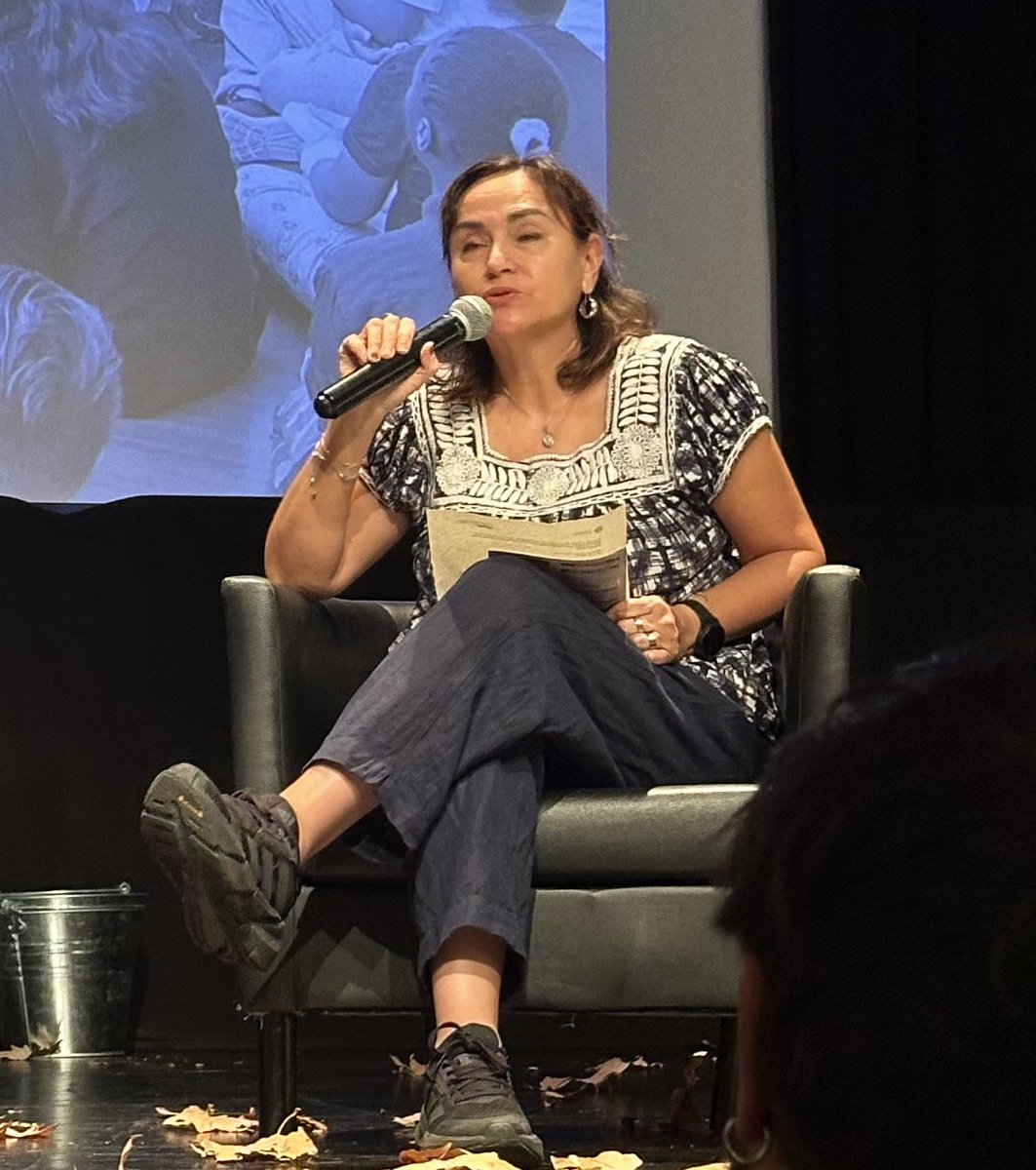 Gran inauguració avui del projecte Ciutats Defensores dels Drets Humans, que enguany commemora el desè aniversari, en un Cal Ninyo ple de gent i d’energia.

Orgull de ciutat!
Orgull de defensors i defensores!

Queda molt per fer, però no defallirem!

#SantBoi
#DretsHumans