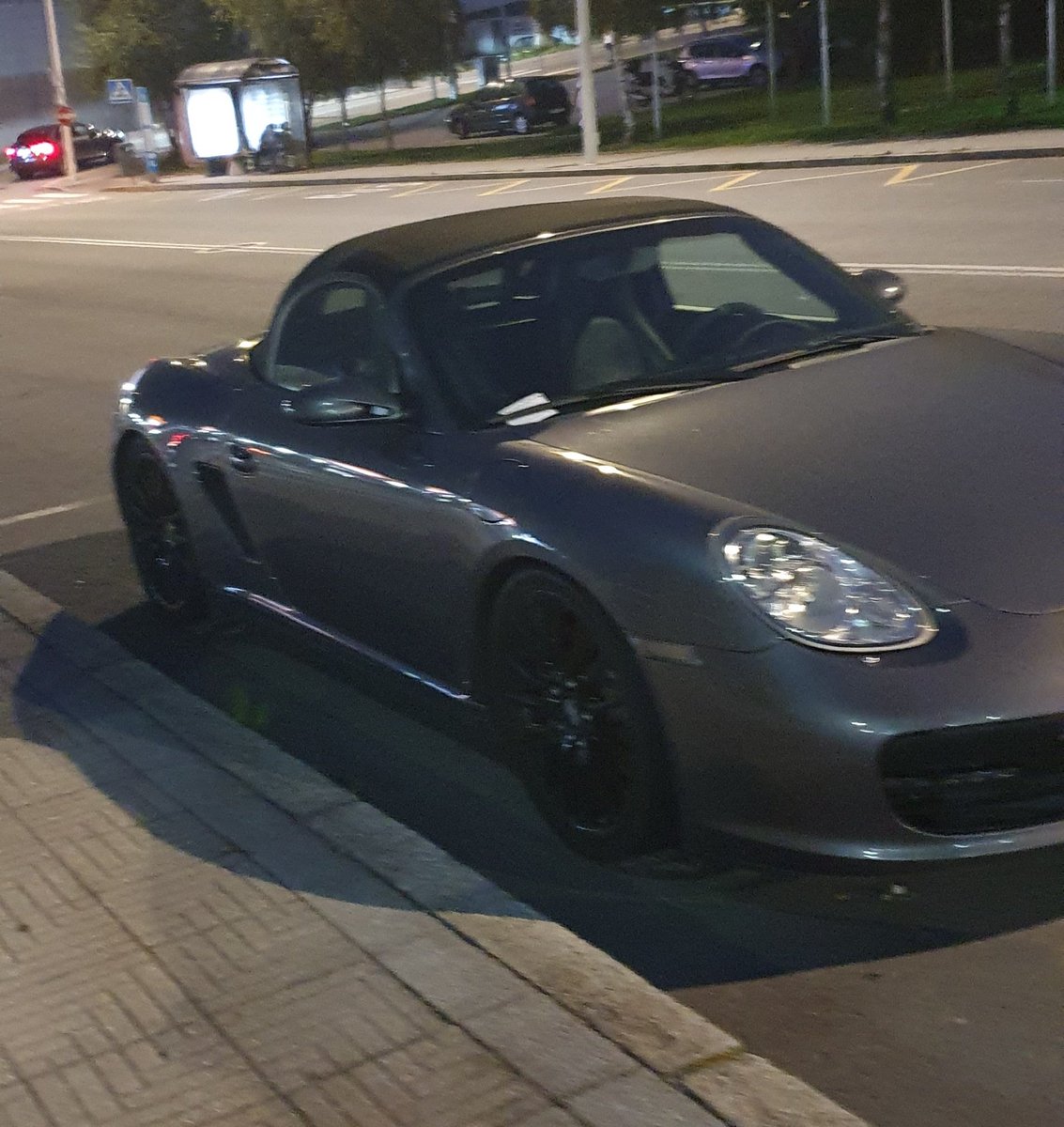 Este Porsche lleva semanas aparcado en el mismo sitio, es legal? <a href="/Policia_Coruna/">Policía Local A Coruña</a>, cuanto tiempo tiene que pasar para considerarlo abandonado?