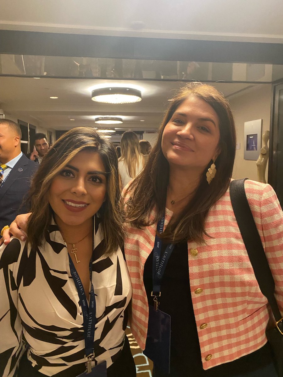 SandraO_J's tweet photo. Attended #LattitudeEvent2024 and was so inspired! 🌟 Being around like-minded Latino entrepreneurs and hearing their success stories was incredibly motivating. Let's keep rising together! #LatinoEntrepreneurs #NetworkingMagic https://t.co/q1z2vOaSmU