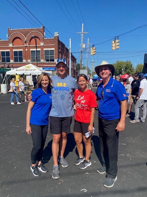 StJoeBobcats's tweet photo. Our Bobcat booth is off to a great start!  We had  celebrities stop by to visit. Ron Rhodes participated in a race to see who could eat our soup the fastest, and then interviewed Mrs. Kassenbrock, then members from WIKY  sampled our flaming squealer!  Thank you to our workers! https://t.co/hZwI6KkIMW