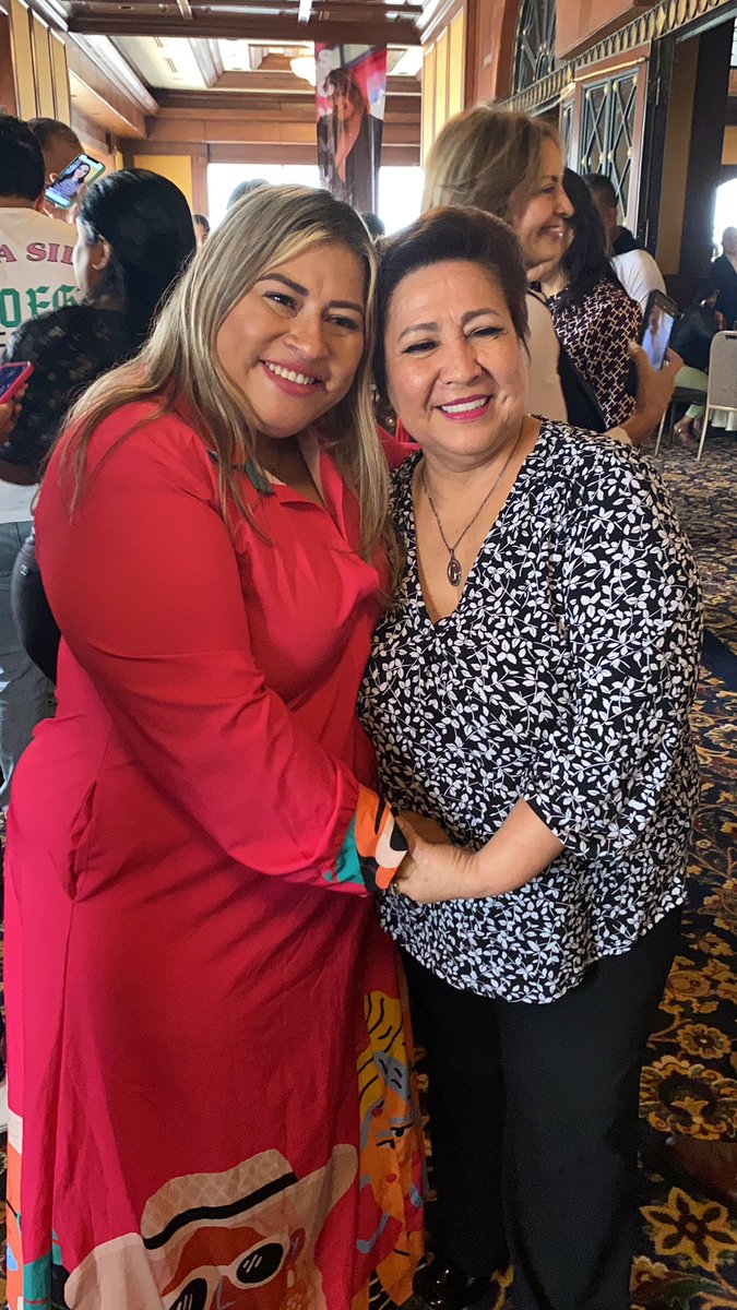 GloriaSaltosEc's tweet photo. Agradecemos por la cordial invitación al evento Verdadera Belleza donde tuvimos el honor de compartir y conocer a hermosas mujeres emprendedoras, valientes y guerreras que día a día buscan crear, aprender y hacer escuchar su voz junto a la gracia que les ha regalado Dios https://t.co/48v2mMApC6