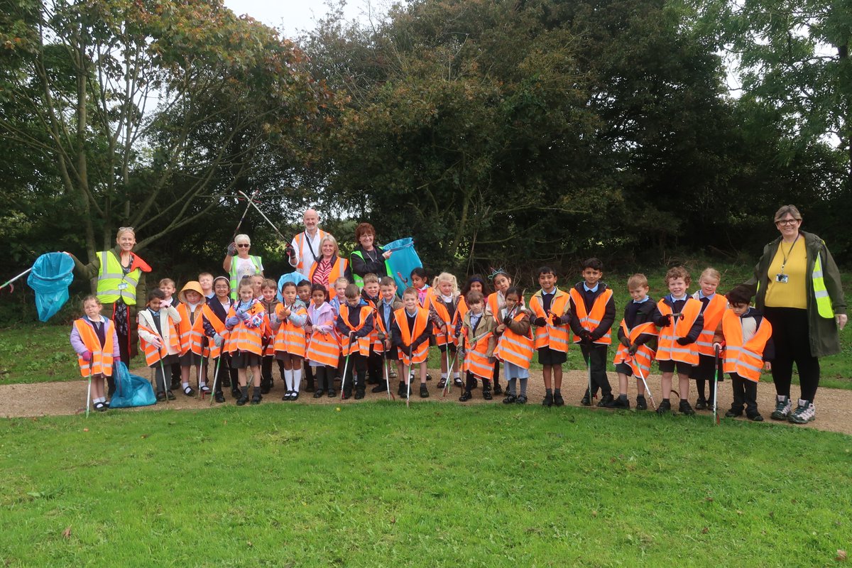 Did you spot the Yr1 Litter Pickers in Houghton today? Thank you to the Leicestershire Wombles for helping us make a difference in our community #changemakers