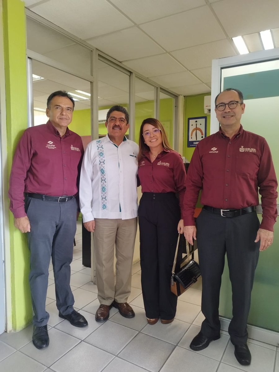 CONALEP_Mex's tweet photo. Nuestro director general @ManuelEspino inicia semana visitando #CONALEP Colima, dónde llevará a cabo diversas actividades en pro de nuestros estudiantes, docentes y administrativos. 
Trabajando en territorio para seguir #TransformandoLaEducación.💚💪 https://t.co/v6rbAddMLN