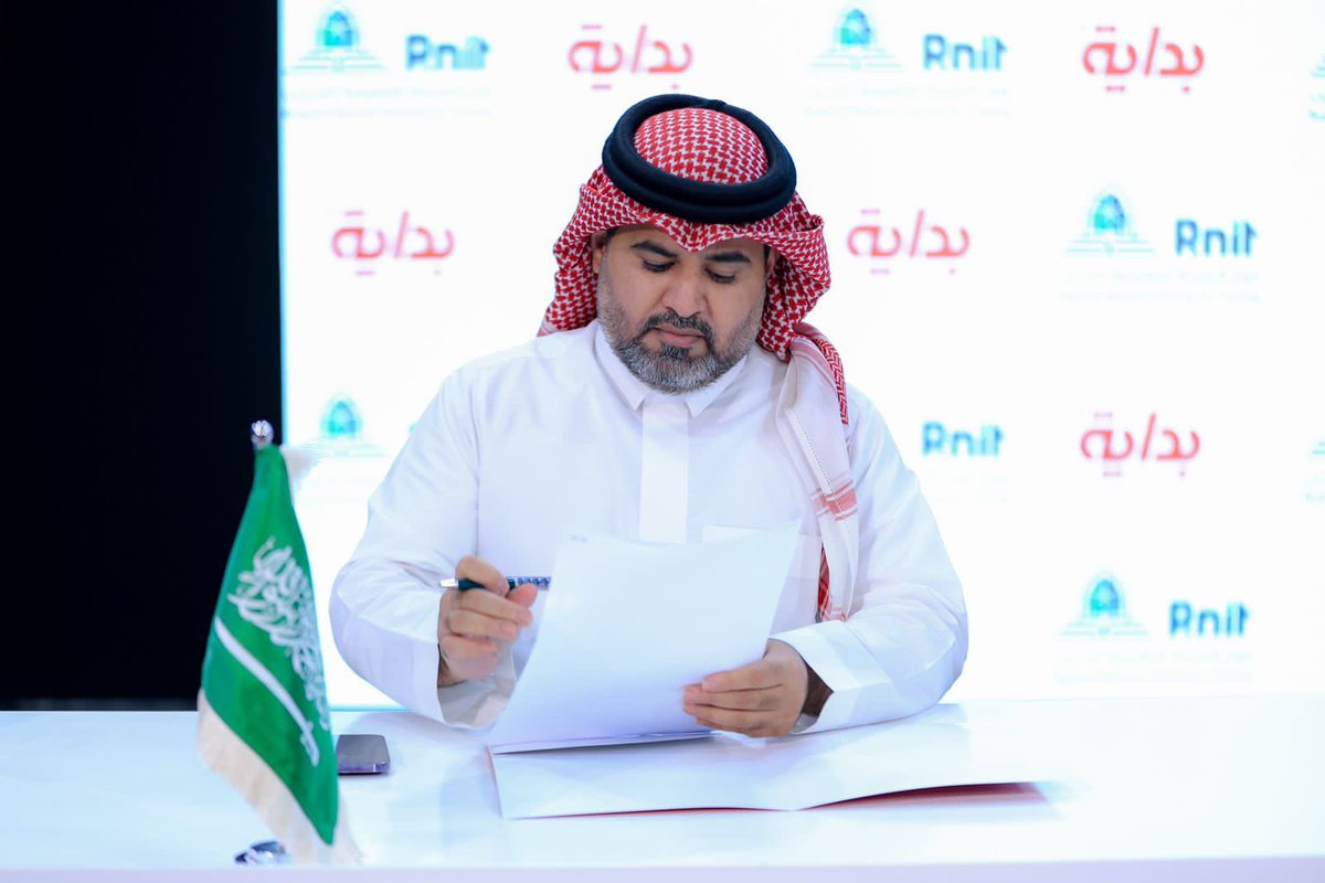 بداية tweet media