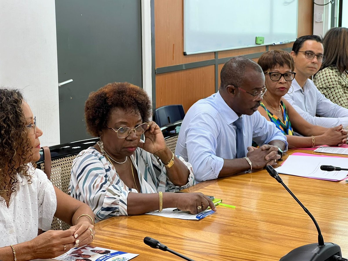 EmmaDahomay's tweet photo. 🌟 Aujourd'hui, la @CRGuadeloupe lance l'opération #Coupdepouceénergie". En tant que partenaire historique, @EDF_Guadeloupe applaudit cette initiative en faveur des ménages vulnérables. Une aide de 220€ pour faire face à l'augmentation du coût de l’#énergie! https://t.co/j00c4vbAK7