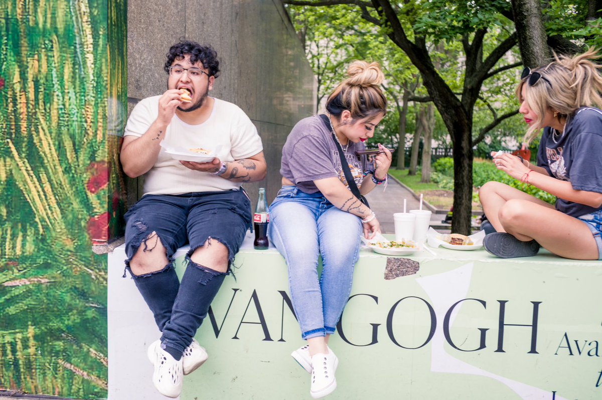 hughrawson's tweet photo. Chi Guys (‘n’ Gals) Pt.2.
Chicago, Illinois. Aug 2023.
https://t.co/mXHX84YKGa
#streetphotography #leica #street #chicagostreet https://t.co/pDn5qKD2yo
