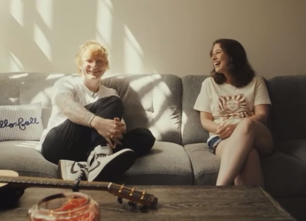 brantlieface's tweet image. I still can’t believe @edsheeran came to my house. 🥹 Like I still feel like it was a dream! #magical #edsheeran #autumnvariations #autumnishere