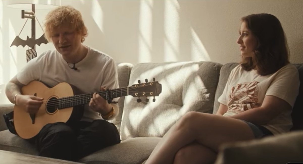 brantlieface's tweet image. I still can’t believe @edsheeran came to my house. 🥹 Like I still feel like it was a dream! #magical #edsheeran #autumnvariations #autumnishere