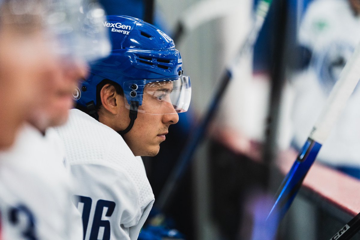 Canucks's tweet photo. Mondays in the office. 💪 https://t.co/ZsApyquUim