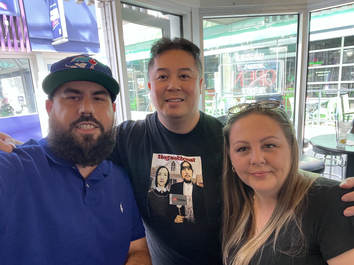 Vegas_Legacy_'s tweet photo. β¦It was fantastic meeting and spending time with β¦@SayHiToBobbyβ© at Fuel Bar in Las Vegas.#fuelbar #lasvegas #vegacylegacy https://t.co/z8kzRaORzR