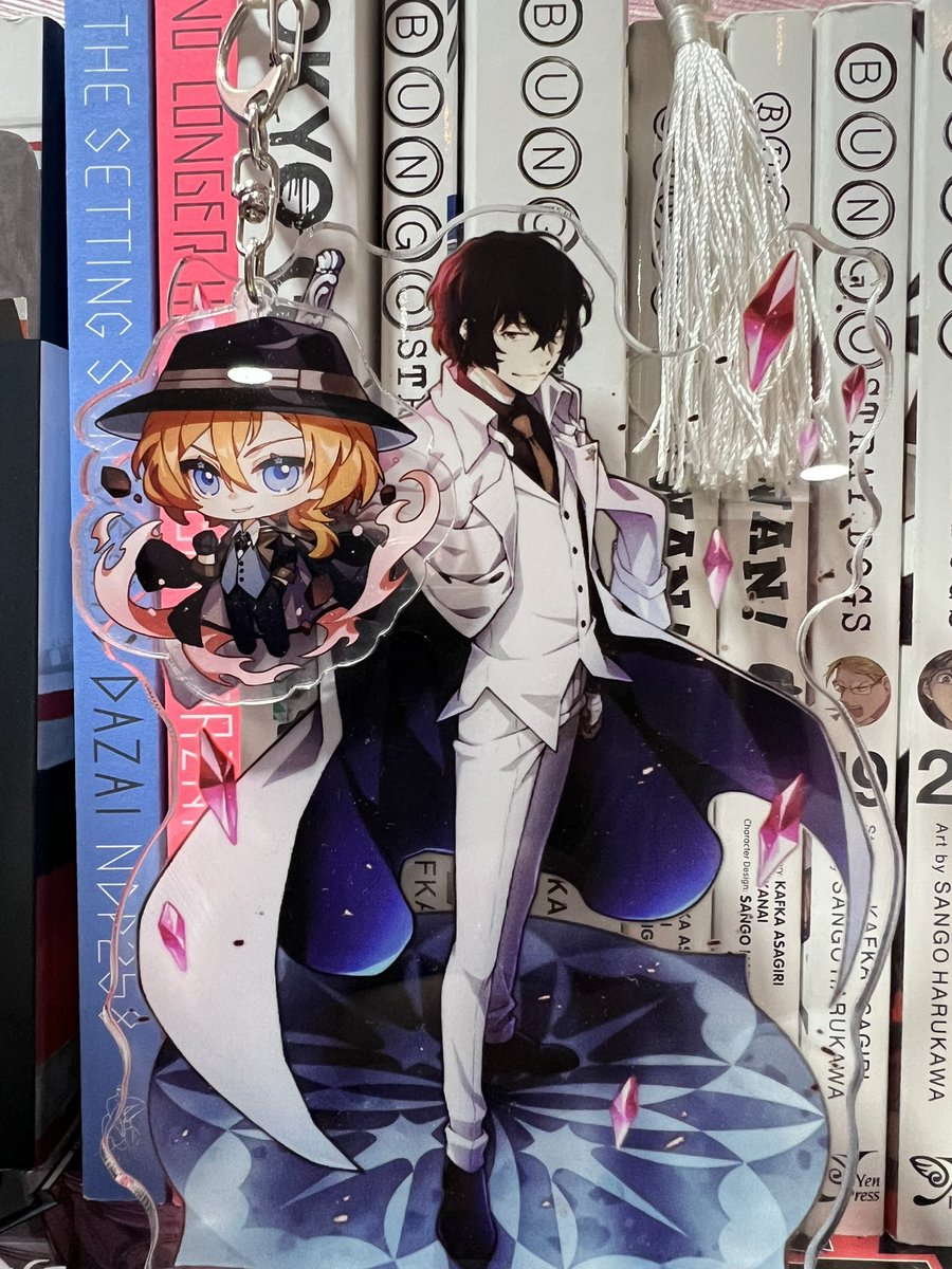 justIspirit's tweet photo. I did this and now it looks like Dazai is holding a Chibi Chuuya looking at us as if daring you to face him
(Are you gonna accept the challenge?)

#bsd #BSD #bsdtwt #dazai #bungostraydogs #chuuya #soukoko https://t.co/mhFCrBn5Gn