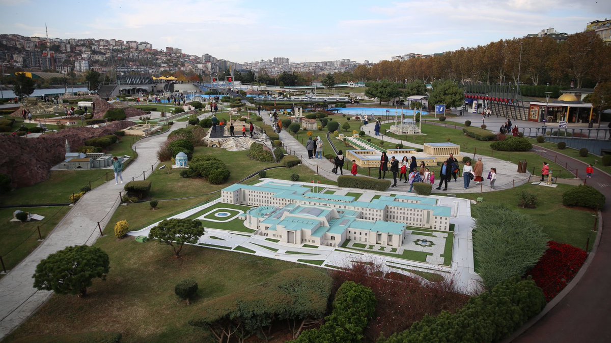 Cumhuriyet'in 100. yılına özel 100 gün boyunca Yerebatan Sarnıcı, Şerefiye Sarnıcı, Miniatürk ve Panorama 1453 Tarih Müzesi'ni sabah 11.00'e kadar ücretsiz ziyaret edebilirsiniz. Giriş QR kodu için; paylas.istanbulsenin.istanbul/kobilservice?s…