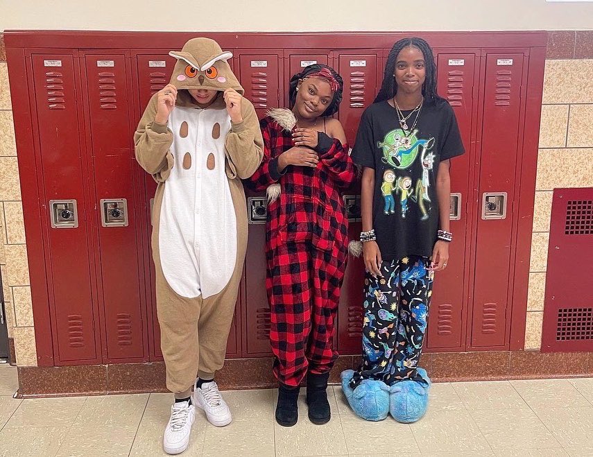 Ms_Soto_'s tweet photo. Pajama Day! #spiritweek @BayShoreSchools https://t.co/G09sv9wero