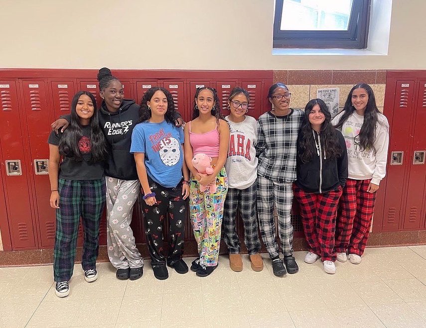 Ms_Soto_'s tweet photo. Pajama Day! #spiritweek @BayShoreSchools https://t.co/G09sv9wero