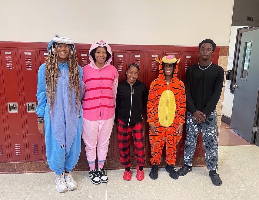 Ms_Soto_'s tweet photo. Pajama Day! #spiritweek @BayShoreSchools https://t.co/G09sv9wero