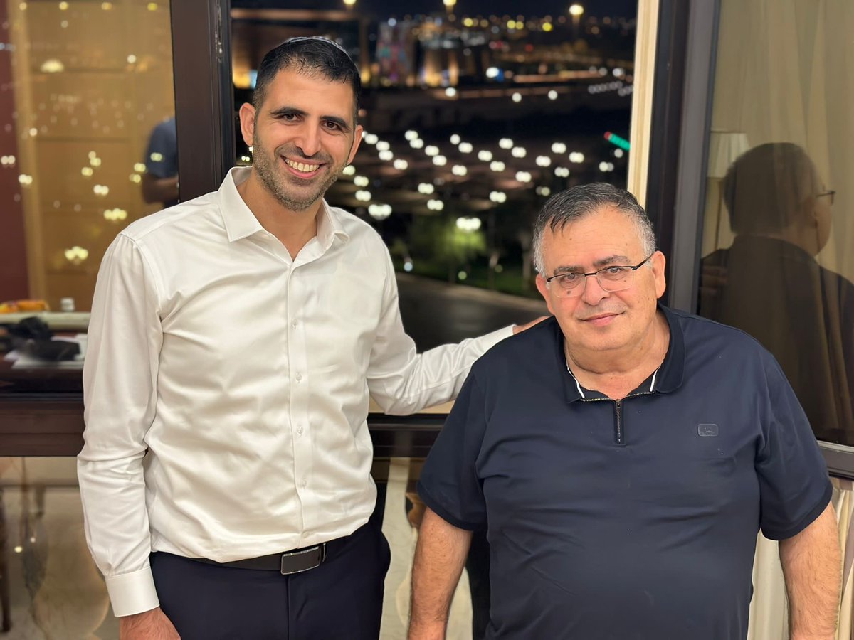 🇮🇱🇸🇦
#عاجل
وزير الاتصالات ⁦<a href="/shlomo_karhi/">🇮🇱שלמה קרעי - Shlomo Karhi</a>⁩ والنائب الليكودي ⁦<a href="/davidbitan/">דוד ביטן</a>⁩ وصلا مساء اليوم الى #الرياض 
للمشاركة في المؤتمر العالمي الرابع للبريد الذي تستضيفه #السعودية باشتراك وزراء من ١٩٢ دولة في انحاء العالم 
وسيلتقي نظرائه من الدول العربية والاسلامية 

بالنجاح 🇮🇱🇸🇦