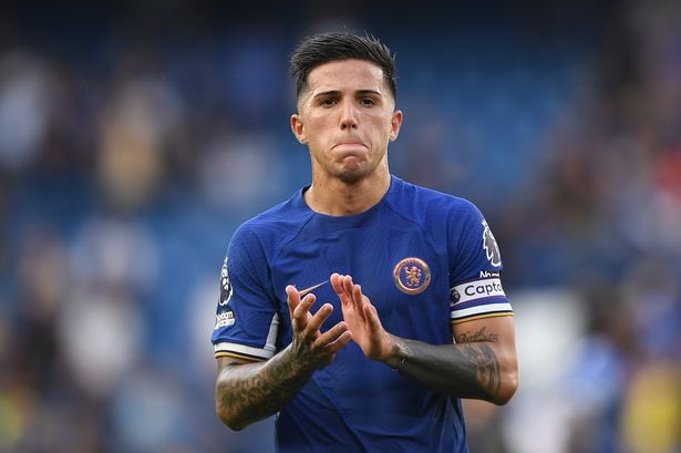 TheStatsOptic's tweet photo. 📊| Enzo Fernandez Stats at HT:

- 40 Touches 
- 93% Pass Accuracy 
- 1 Key Pass
- 1 Long Ball Acc. 
- 1 Dribble Attempt
- 2 Ground Duels won
- 1 Tackle 

🇦🇷 How would you rate his Half ❔
________________
#FulhamFC v #ChelseaFC https://t.co/n8y10P4BIH