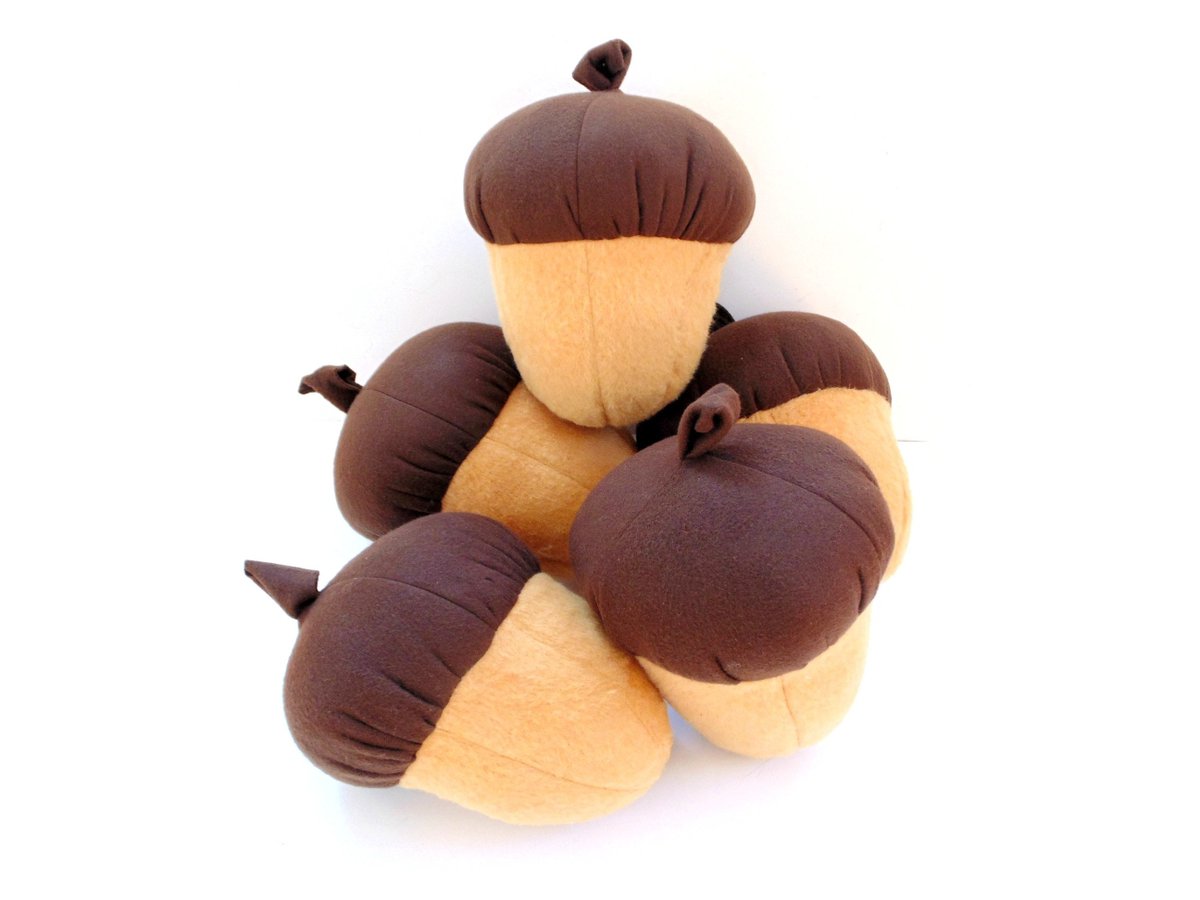 NancyEllenSt's tweet photo. Large acorn pillow, whimsical Autumn pillow, unique fall harvest woodland home decoration https://t.co/6QGSdC95QN #NancyEllenStudios #handmade #zipperpouch #Etsy #FallPillow https://t.co/V19DYkHU4J