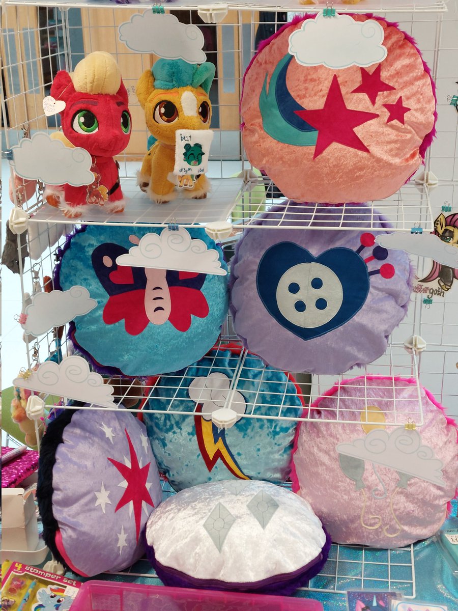 katiecoolchic's tweet photo. It is always overwhelming receiving the amount of support and love of my work and creations that I do. That UKPC has undoubtedly become the one main thing I look forward to each year! https://t.co/qpH0JAscsP