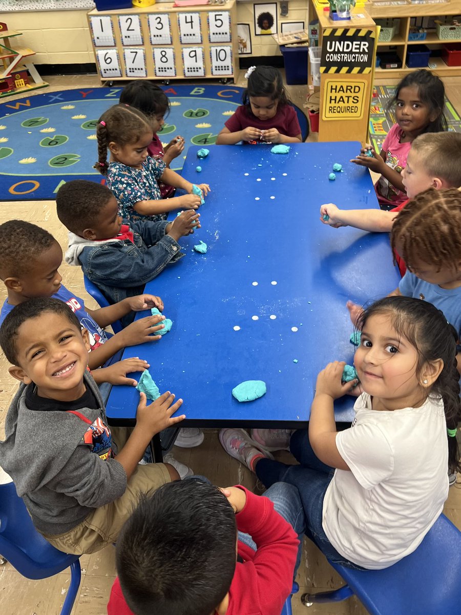 MrsDavid_'s tweet photo. We loved working together to make play-doh today! https://t.co/s4B0pq3qLp