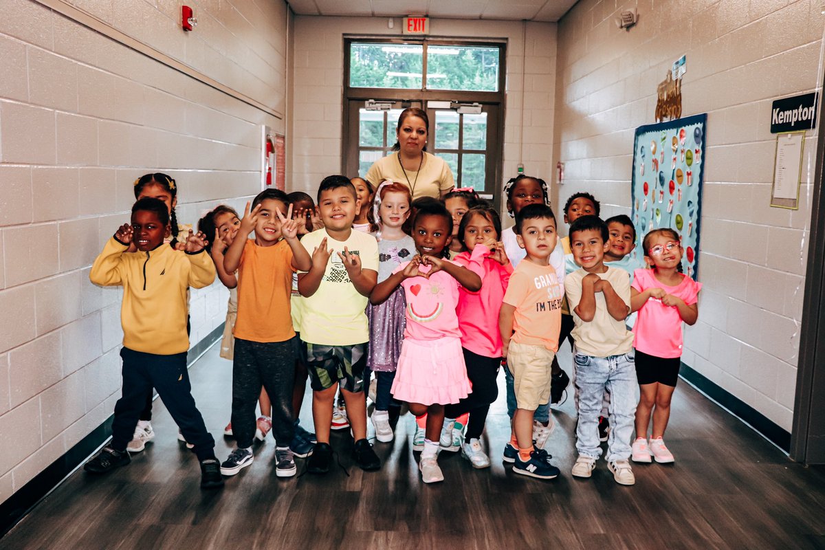 GCSS_GEA's tweet photo. GEA kicked off kindness week with our bright colors and Kindness lessons from our Fabulous Counselor, Ms. Dee! https://t.co/IDNOiOKdYk