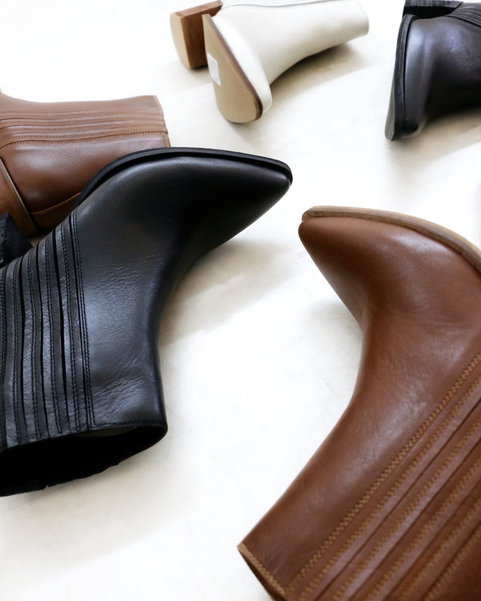 stivalinewyork's tweet image. Fall is here which means we get to wear these - Stagecoach is available now in 3 timeless colors.

#strutinstivali #chelseaboot #westernwear #leatherfootwear #shopconsciously #quietluxury #falltrends #comfychic