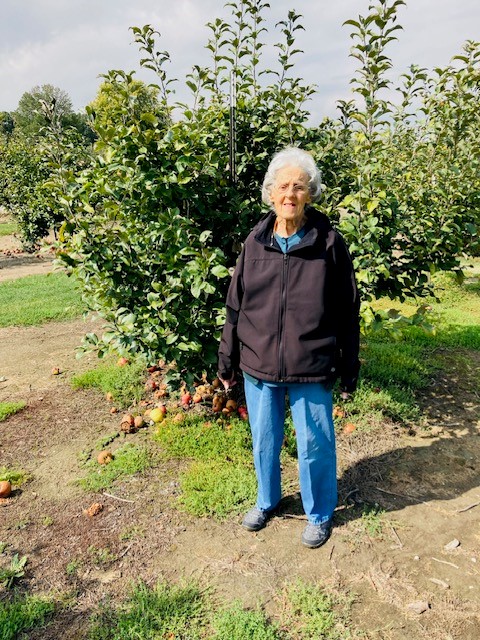 AshfordPlaceHC's tweet photo. We love fall most of all! It was the perfect weather for fun at Pleasant View Orchard! 
#OutAndAbout #WhyITrilogy #SeniorLiving https://t.co/9ZG1mJY38o