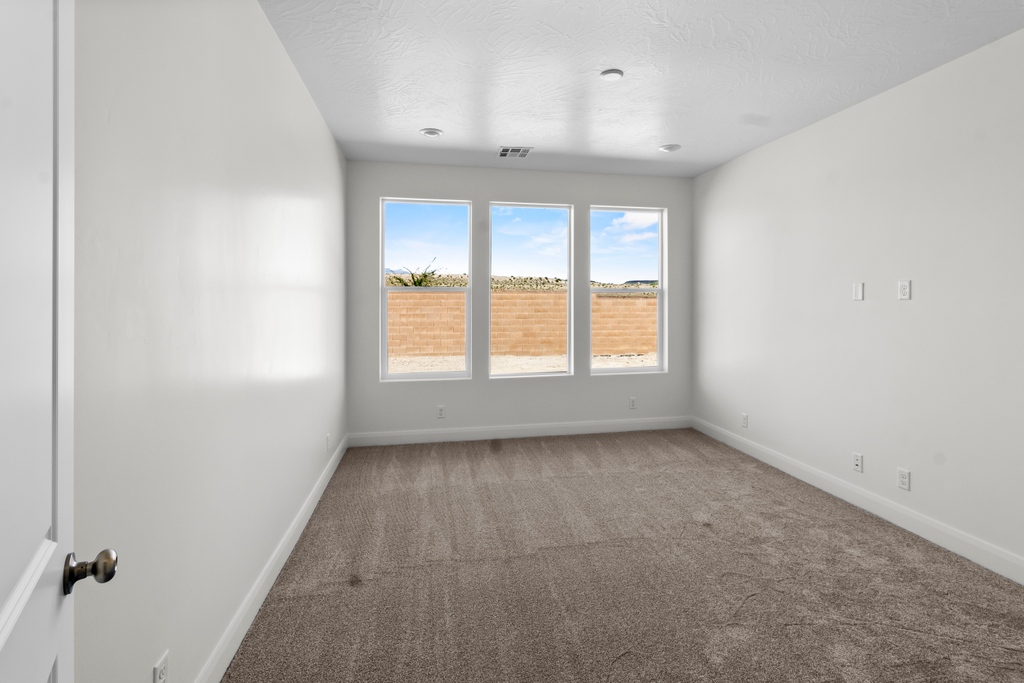 Visionary_Homes's tweet photo. Ready to soak up the sun in your dream home? 🏡 This beautiful, move-in-ready gem is waiting for you to call it yours. ☀️
Divario - Lot 14
2618 West Brenta Way, St. George, UT 84770
3 Beds-2 Baths-2 Car Garage
1,724 Sq. Ft. 
$524,990

#VisionaryHomes #UtahHomeBuilder #MoveInReady https://t.co/L2Cn10XEOo