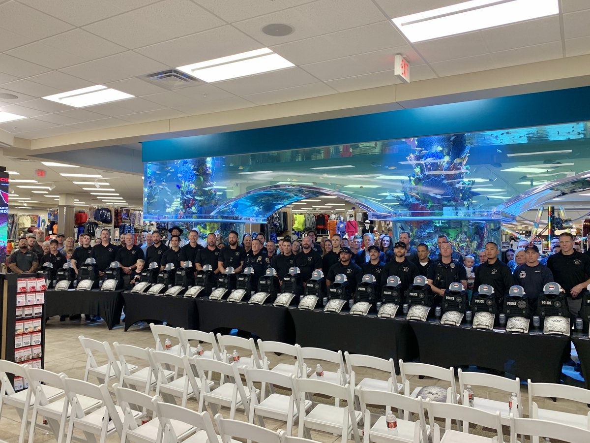 ChandlerPolice's tweet photo. Thank you to Scheels & Shield 616 for your generous donation of body armor. This vital equipment allows our officers to carry out their duties with confidence and peace of mind. We appreciate your commitment and support!#ChandlerAZ #ChandlerPD #Community #AngelArmor #Shield616 https://t.co/hjrtast46a