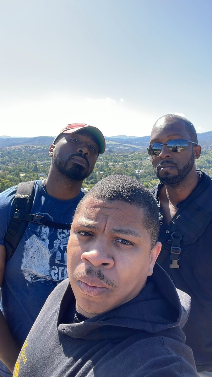 smith_frederico's tweet photo. Enjoying a peaceful hike in SoCal with my boys. #FamilyTime #NatureWalk https://t.co/u1vpTPLYoU