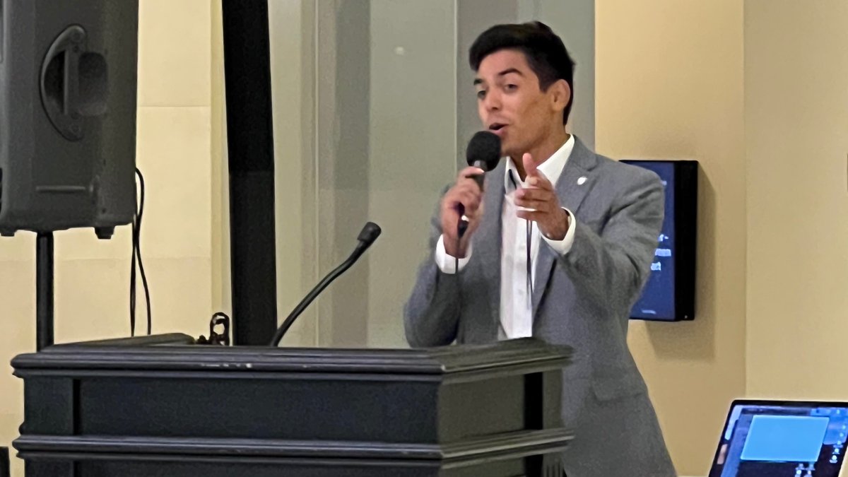 OKArtsCouncil's tweet image. Celebrating Hispanic Heritage Month at the Capitol today! Oklahoma Arts Council Executive Director @Amber_Sharples was on hand for Artistas Sin Fronteras.