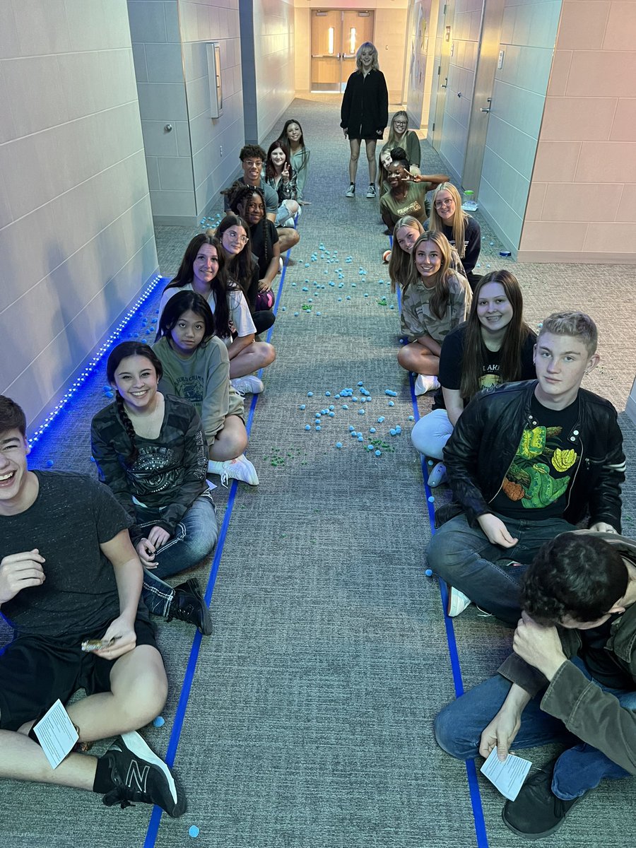 coachjstroh's tweet photo. A little action potential modeling with sodium &amp; potassium gates and sodium potassium pumps (with gummy bears as ATP)! 🧠 @prosperCTE @ProsperISD #prosperscience #focoambiance @WalnutGroveHS #pompompotential https://t.co/QqtwhdqOeM