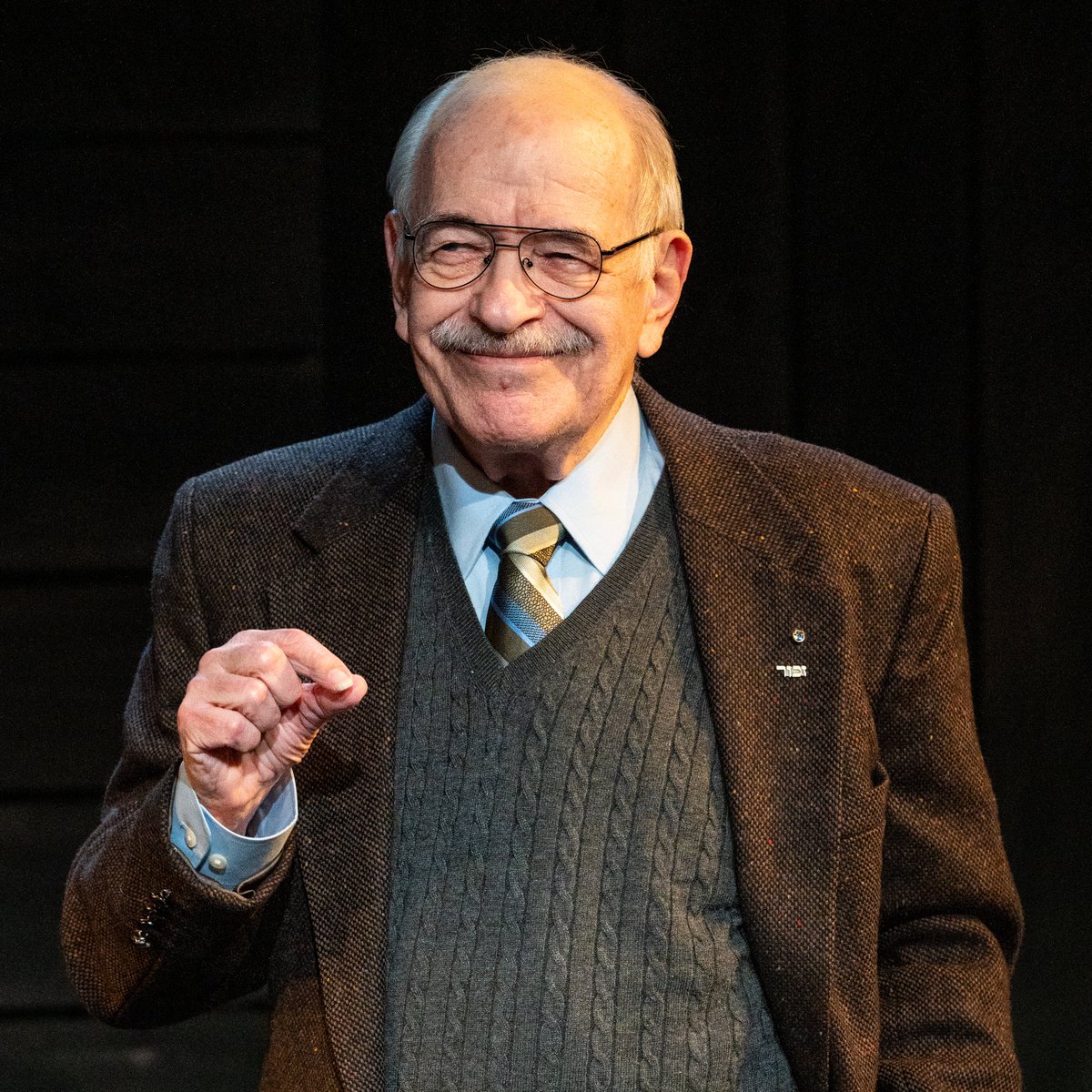 BarringtonStage's tweet photo. Happy closing #2 to the crew, creative team and star Kenneth Tigar of #BSC2023's THE HAPPIEST MAN ON EARTH! We're so thrilled we were able to bring #BSCHappiest back to our audiences this fall.
Pictured: Kenneth Tigar. Photo by Daniel Rader. https://t.co/iQH5PaXS82