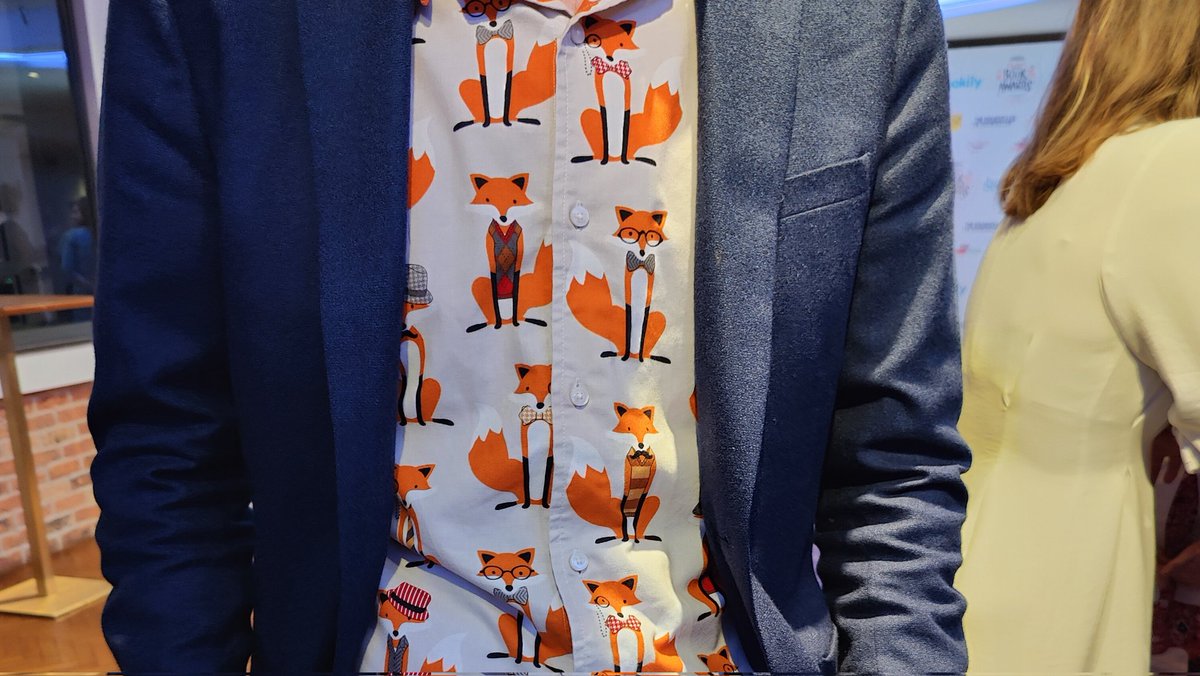 One of the children's authors at @theweekjunior Book Awards was wearing this fox shirt. I am definitely going to get this to wear in school and on TV! What do people think of this shirt? #TWJBookAwards