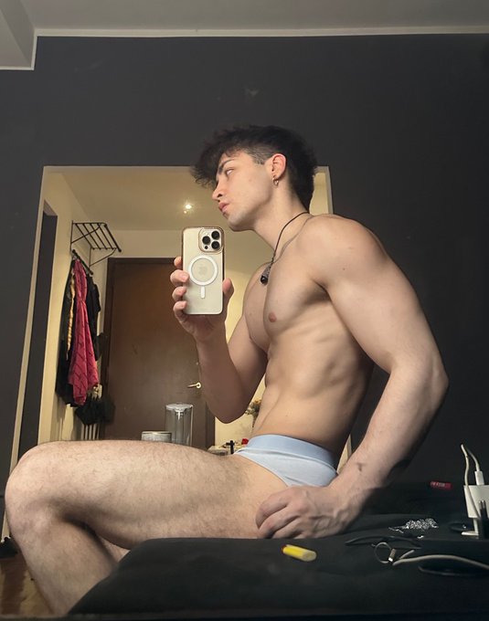hi ? https://t.co/pSfLDKO7W8