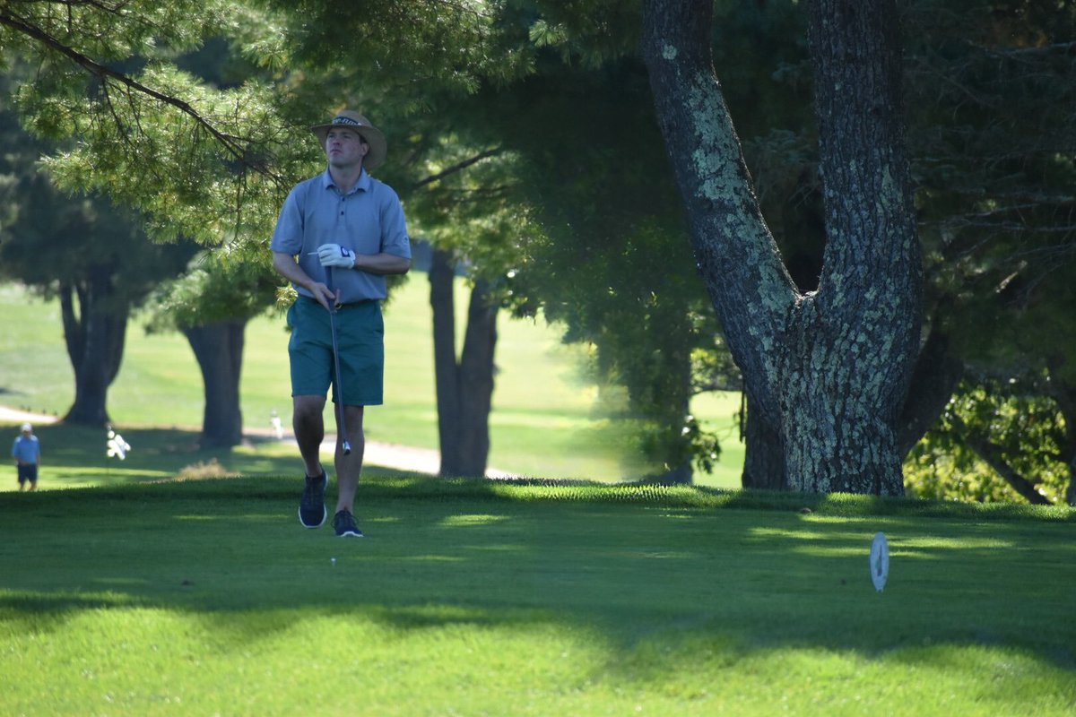 Three players found red numbers in the first round of the NH Mid-Amateur at Rochester CC. Two are tied at the top after firing 3-under par, 69. Rob Henley & Jim Cilley lead the way with defending champ, James Pleat trailing by one. Full Recap ⏩️ bit.ly/3PZsnyr