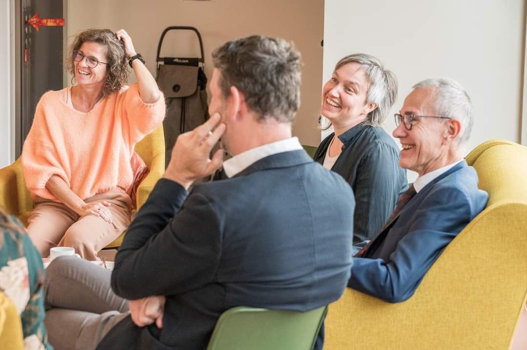 UZ Leuven Nursing (@uzleuvennursing) on Twitter photo Vorige week gingen Heidi Cosyns, kersvers VS geriatrie, en Prof. Jos Tournoy, samen met minister <a href="/FrankVandenbr10/">Frank Vandenbroucke</a> Casa Clementina bezoeken. Fantastisch initiatief van <a href="/ZorgLeuven/">Zorg Leuven</a> en <a href="/bieke_verlinden/">Bieke Verlinden</a>. Meer info op zorgleuven.be/welke-soort-zo⦠Vorige week gingen Heidi Cosyns, kersvers VS geriatrie, en Prof. Jos Tournoy, samen met minister <a href="/FrankVandenbr10/">Frank Vandenbroucke</a> Casa Clementina bezoeken. Fantastisch initiatief van <a href="/ZorgLeuven/">Zorg Leuven</a> en <a href="/bieke_verlinden/">Bieke Verlinden</a>. Meer info op zorgleuven.be/welke-soort-zoā¦