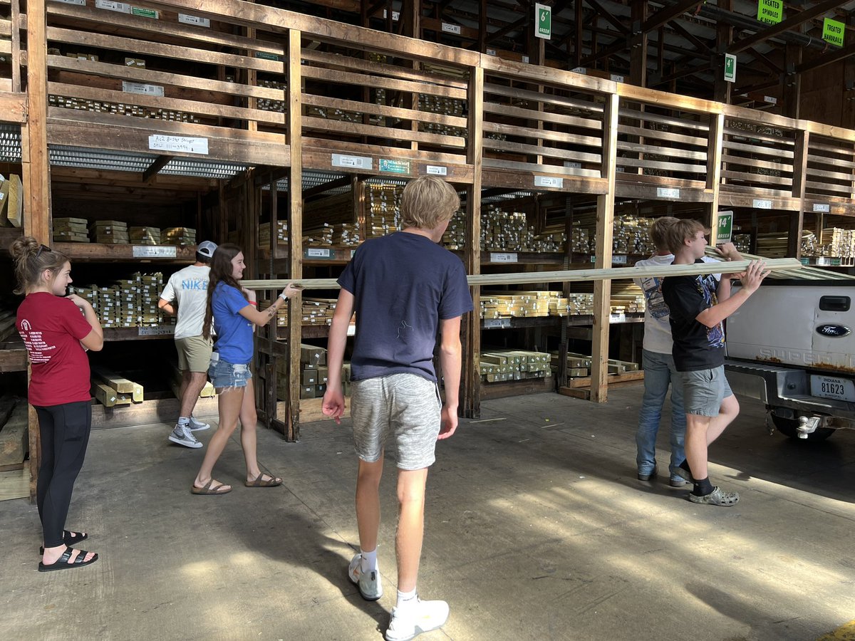 TheMakeryBSD's tweet image. We saved big money at Menards! This Makery crew is ready to start building the Family Life Center donation box. #GoCards