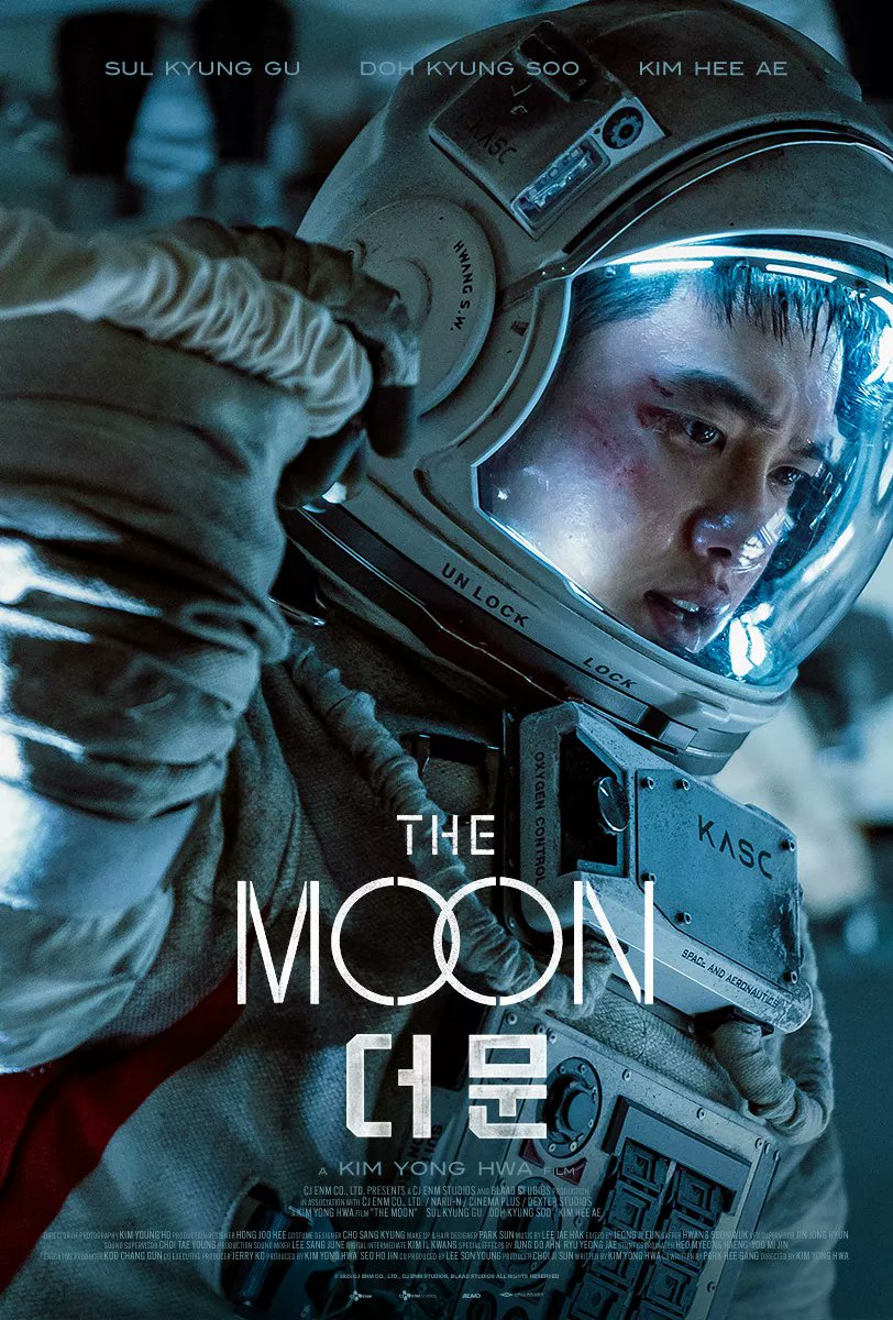 cinemadeinasia's tweet photo. Con "#TheMoon" consiguen meterte de lleno en el estrés de sobrevivir solo en el espacio con el tiempo y recursos limitados, lo cual acentuado con la interpretación de #DO, se convierte en una cinta de morderse las uñas y estar intranquilo en el sofá. La ambientación está lograda. https://t.co/sn15eqSAGX