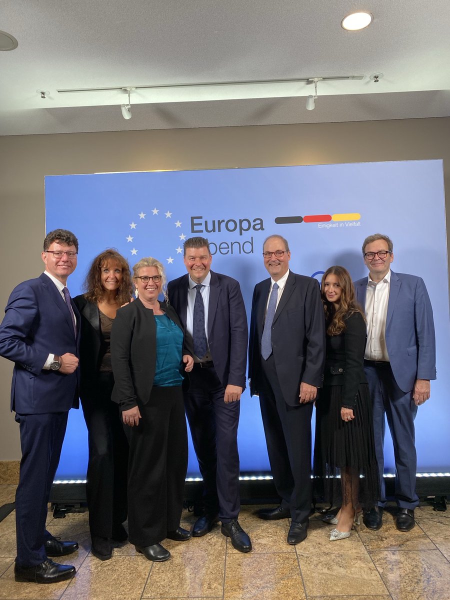 Ein (Europa-) Abend bei Freunden 🇪🇺! Danke für die Einladung &amp; den guten Austausch an ⁦⁦⁦<a href="/aga_verband/">AGA Unternehmensverband</a>⁩ ⁦<a href="/Volker_Tschirch/">Volker Tschirch</a>⁩ &amp; ⁦<a href="/DonnerReuschel/">DONNER&REUSCHEL</a>⁩ #markusvitt am Vorabend des ⁦@tde_hamburg_23⁩