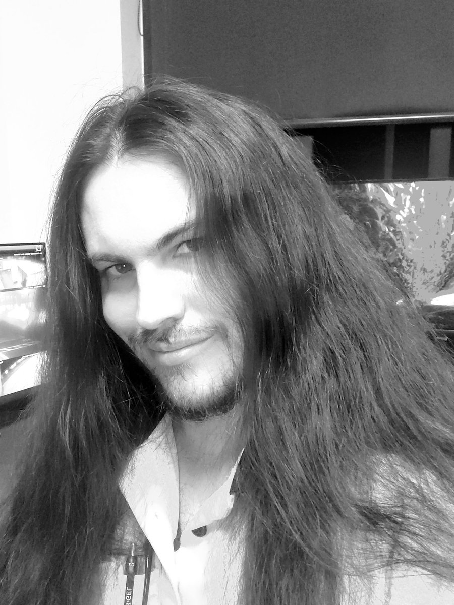 kavaka88's tweet photo. When humidity turns you into a romance novel cover. https://t.co/G3yetmYOFu