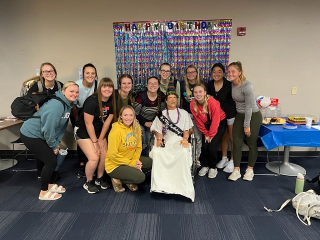 marian_wi's tweet photo. Nursing is no piece of cake, but the #Nursing students at @marian_wi get to enjoy birthday cake, when they host the annual birthday party for Casey Banks, one of their simulation patients. #funcampus, #MarianUniversity, #healthcarehumor, #FondduLac, #NursesRock https://t.co/agF4UStCEf
