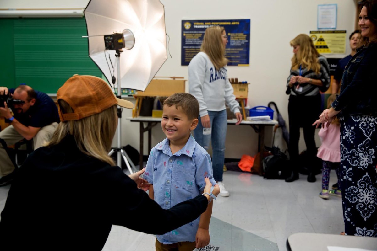 hubbard_pto's tweet photo. We may have been rained out and rescheduled, but Hubbard School was all smiles for an indoor picture day! Thank you to all of our volunteers for helping to keep the day running smooth. @Hubbard_School @RamseySchool https://t.co/bhDG63FU0t