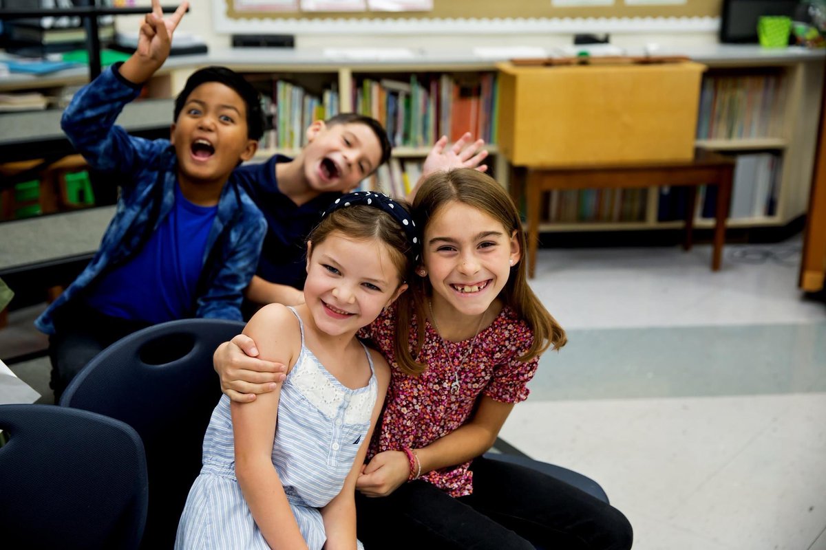 hubbard_pto's tweet photo. We may have been rained out and rescheduled, but Hubbard School was all smiles for an indoor picture day! Thank you to all of our volunteers for helping to keep the day running smooth. @Hubbard_School @RamseySchool https://t.co/bhDG63FU0t