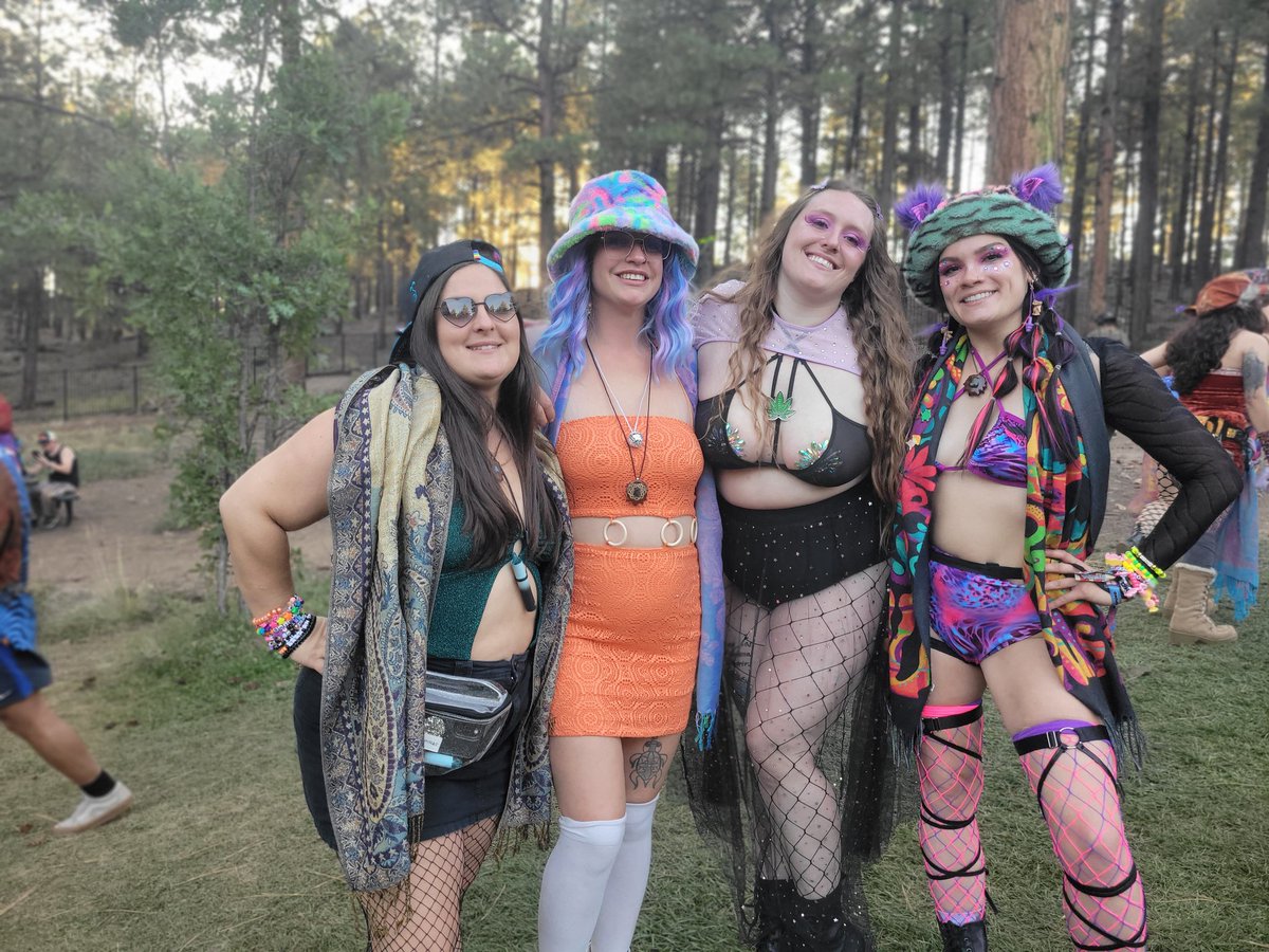 xxSleVin420xx's tweet photo. Day 2 #UrsaMajor #TheBestFuckingFestivalEverEVER
@ProbCause @Griz https://t.co/I0pY25wIsn