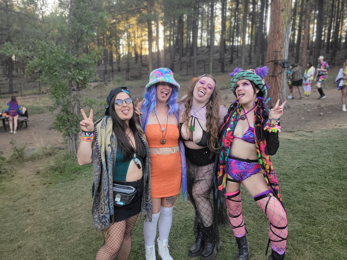 xxSleVin420xx's tweet photo. Day 2 #UrsaMajor #TheBestFuckingFestivalEverEVER
@ProbCause @Griz https://t.co/I0pY25wIsn