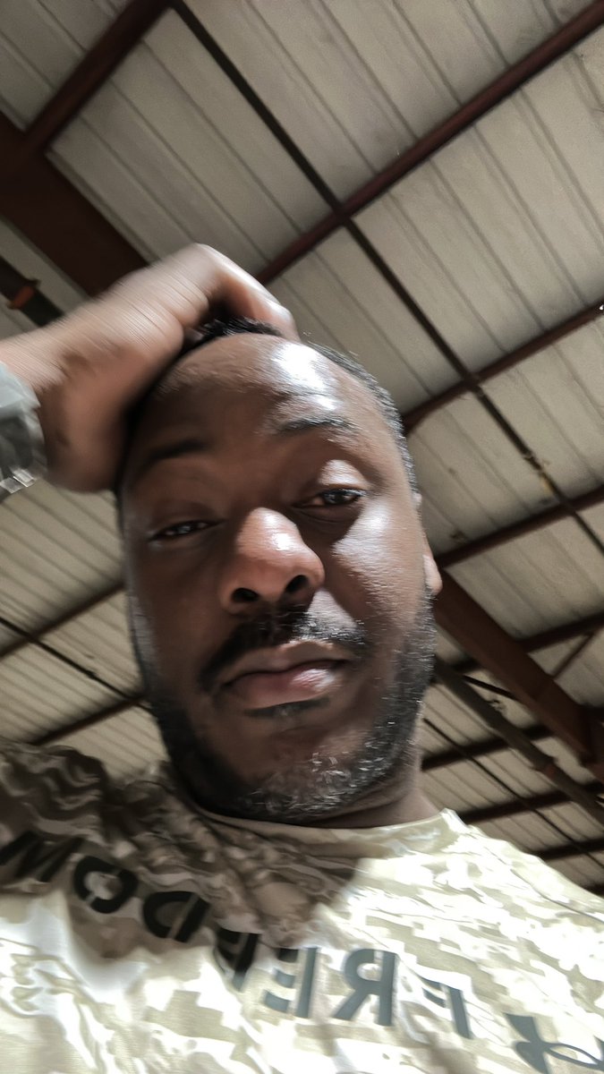 LloydMarco318's tweet image. #barbershop #cutme #lookingrough