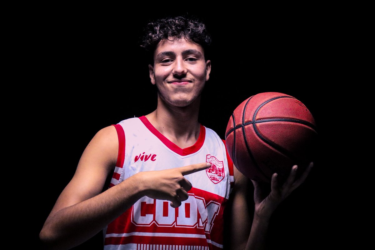 codmbasket's tweet photo. ✍🏻| Le grand espoir du club, jeune basketteur ressortissant de l'école codm basketball Anas lahsaini, joueur officiel dans l'équipe senior hommes pour un contrat de 4 ans💪🏼.

#dimacodm #codmbasketball https://t.co/nmVSvSv3BT