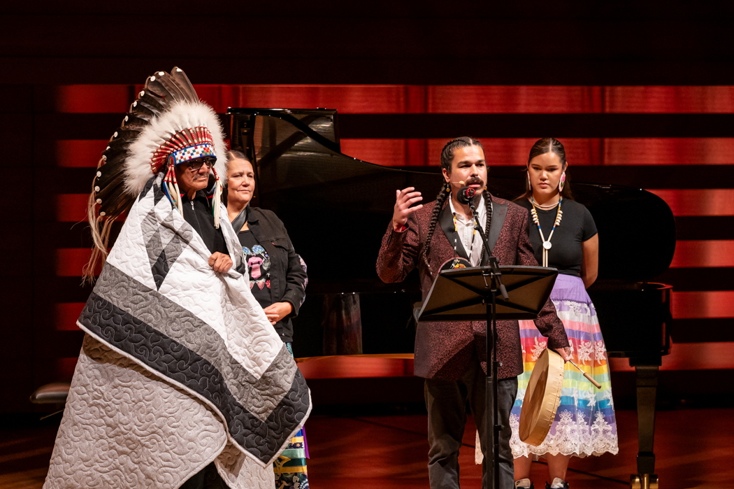 KoernerHall's tweet photo. @therealzoeyroy #IsaiahCada #AndrewMcAnsh #AndrewBalfour @jtaylorband #MarieGaudet #JimmyDick
📸@lisasakulensky https://t.co/fTQr0nnof7