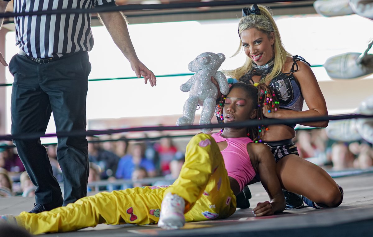 edwinc1017's tweet photo. ๐ธ @KelseyHHeather @ScottiTheChef ๐งธ #Shine76 #WomensWrestling https://t.co/kY6OygvVqT